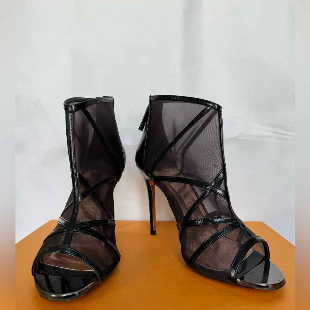 PERFECT CONDITION Ted Baker - Taminaa ultra high caged heels - Black